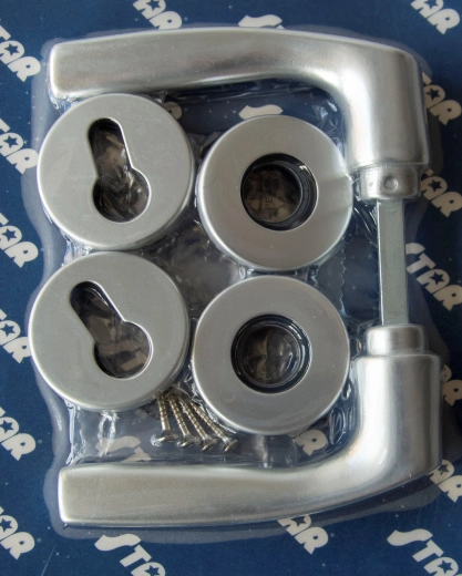 Dverové kovanie MONET na rozete, kľučka–kľučka, strieborný elox