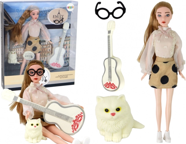 Bábika Emily s gitarou, okuliarmi a mačiatkom
