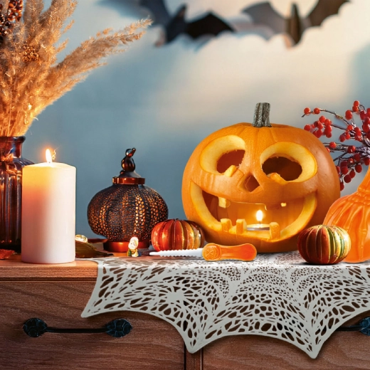 Halloweenska podložka v tvare pavučiny, strieborná, 37 cm