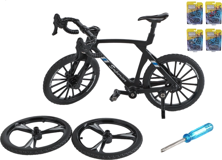 Kovový model pretekárskeho bicykla s náhradnými kolesami 10,5 cm