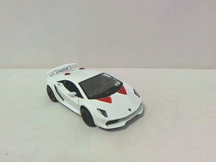 Model auta Lamborghini Sesto – kovový model 1:38 s otváracími dverami a naťahovacím pohonom