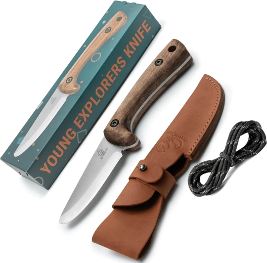 Detský bushcraft nôž s modrenou čepeľou z uhlíkovej ocele a koženým puzdrom