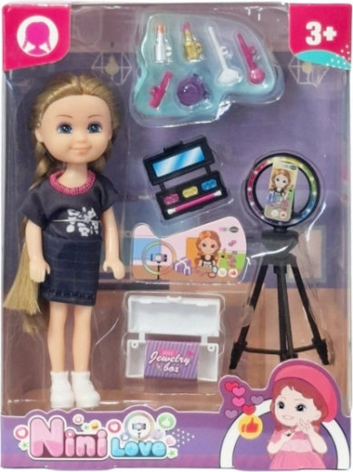 Bábika s kozmetickými doplnkami