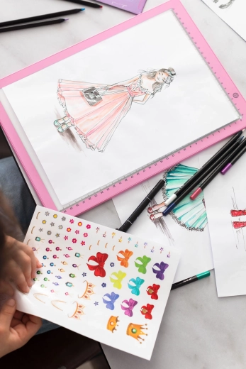 Artissimo xxl dizajnérska dielňa s LED svetelnou podložkou – trendy outfity