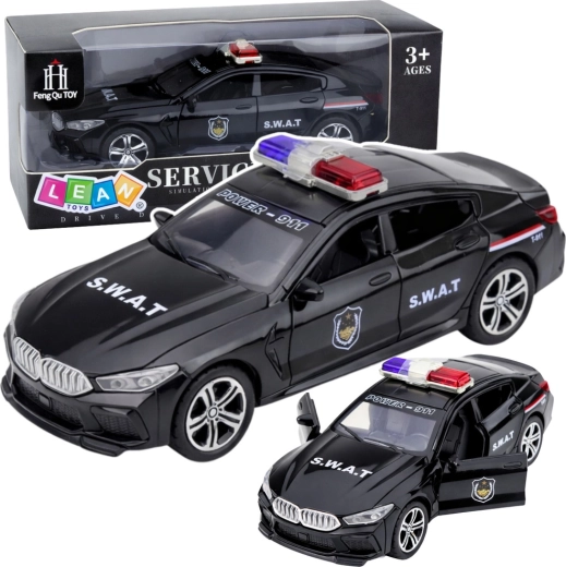 Policajné auto SWAT so svetlami a zvukmi, otváracie dvere, čierne