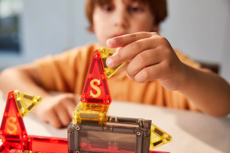 Cleverclixx magnetická stavebnica Mini Tiles Mikuláš - 30 ks