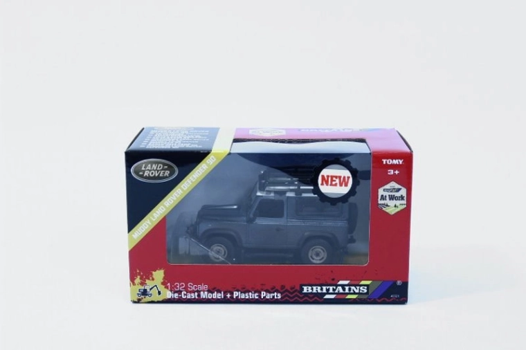 Model terénneho auta TOMY Britains Land Rover Defender 90 v blate 1:32