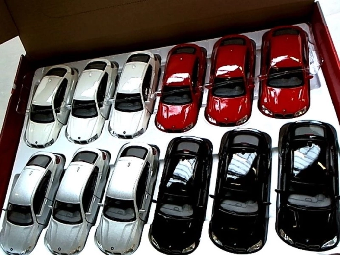 Kovové autíčko BMW X6 1:38 s pohonom pull-back a otváracími dverami