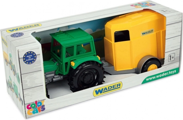 Farmársky traktor s prívesom pre kone v kartónovej krabici