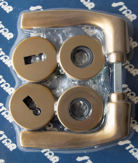 Dverové kovanie MONET s rozetou F4, kľúč, bronzový elox