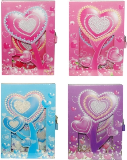 farebný denník so srdiečkom a zámkom v pevnej väzbe