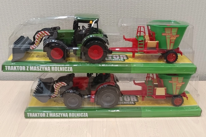 Traktor s poľnohospodárskym strojom