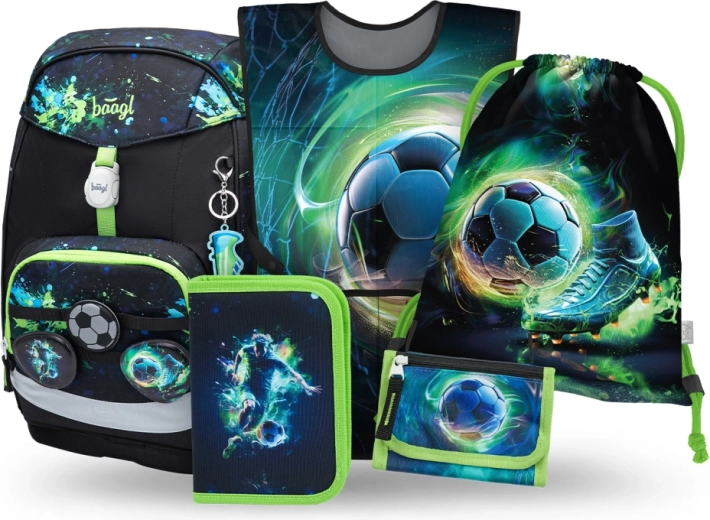 Školský set BAAGL Airy Plus Futbal – batoh, peračník, vrecúško, zástera a peňaženka