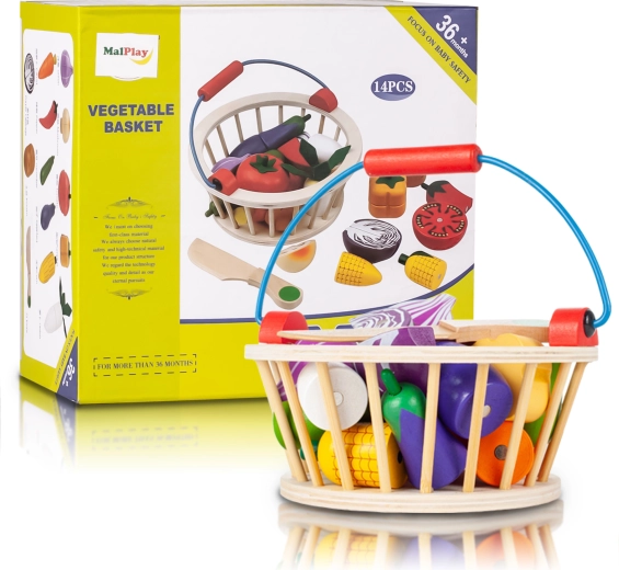 Drevený košík so zeleninou na krájanie