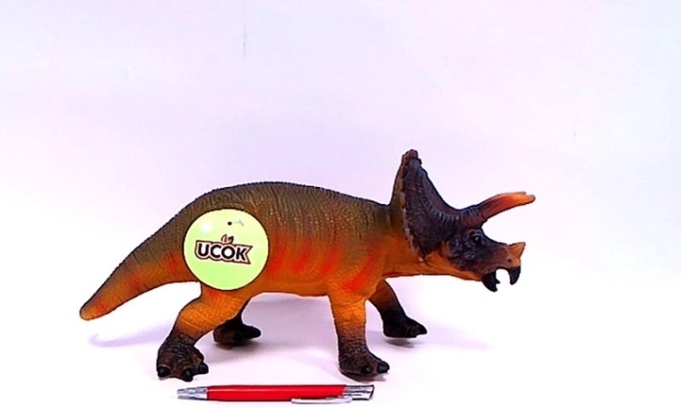 Mäkký dinosaurus triceratops so zvukom