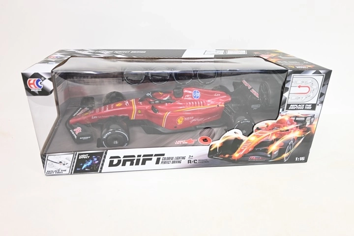 RC pretekárska formula s batériovým paketom