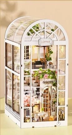 3D skladačka zarážka na knihy – miniatúra kaviarne Bielá záhrada