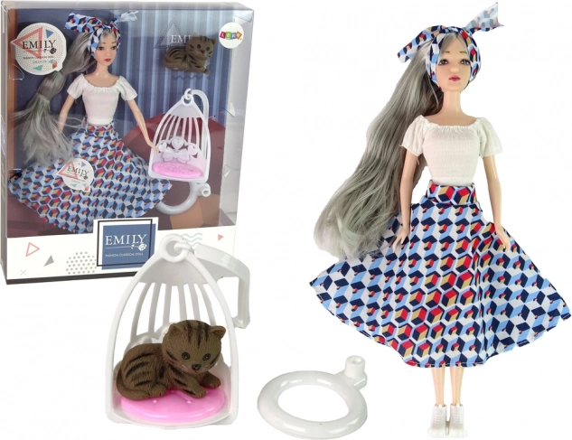 Bábika EMILY so sivými vlasmi s mačiatkom a hojdačkou