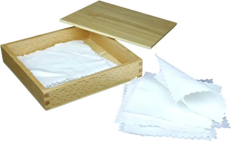 Moyo Montessori krabička s látkami
