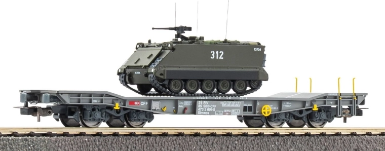 Piko plošinový vozeň Slmmnps s obrneným vozidlom M113 (SBB-CFF), H0
