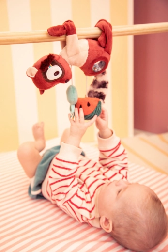 Lilliputiens závesná hračka lemur Elvis