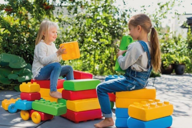 Stavebné kocky s kolieskami - 30 kusov