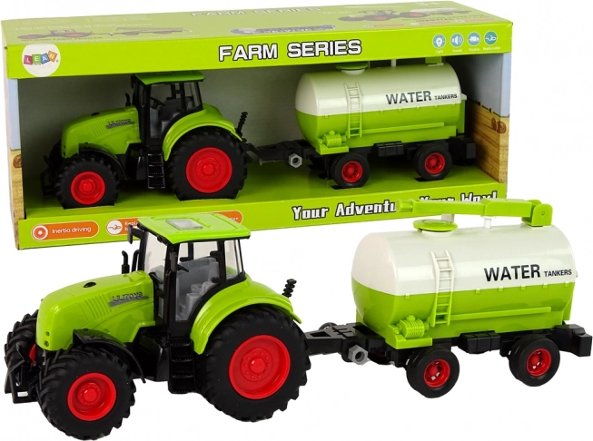 Zelený traktor s prívesom na veľkých kolesách