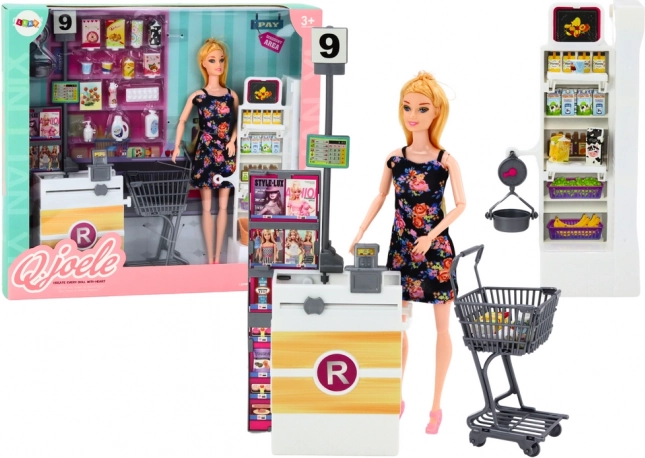 Bábika v supermarkete so stojanmi, nákupným košíkom a potravinami