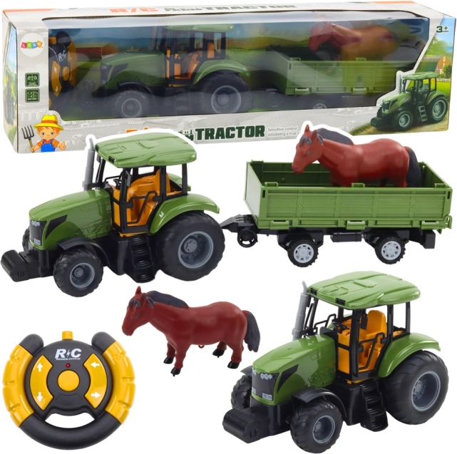 Zelený traktor s prívesom a koňom na diaľkové ovládanie