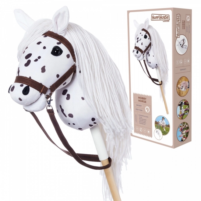 Koník na tyči Hobby Horse z kolekcie HOPPIHORSE Sport Edition v farbe bieleho leoparda