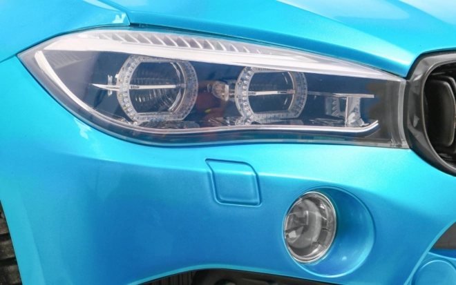 BMW X6M XXL pro 2 deti Modrá farba + Pilot + Eco koža + Bezpečnostné pásy + Pomalý štart + MP3 + LED