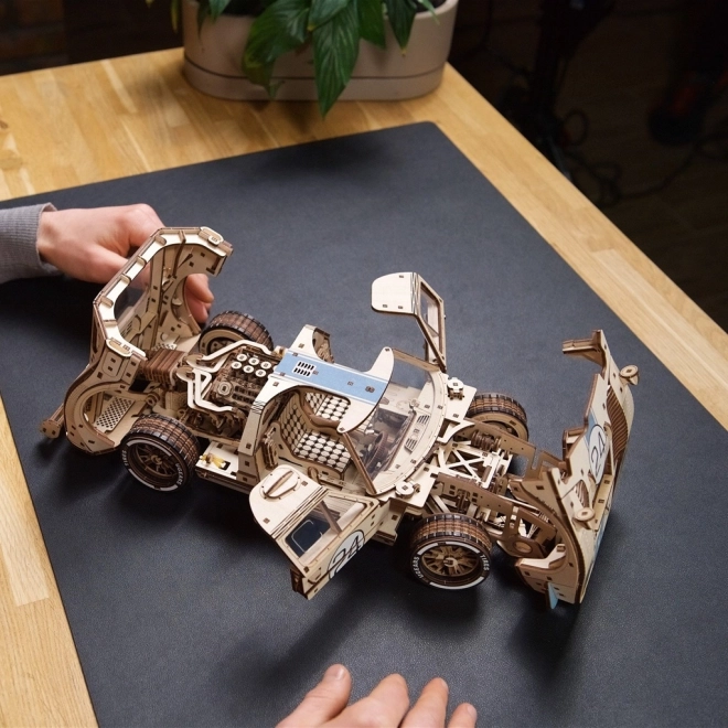 Ugears 3D drevené mechanické puzzle Endurance Racer