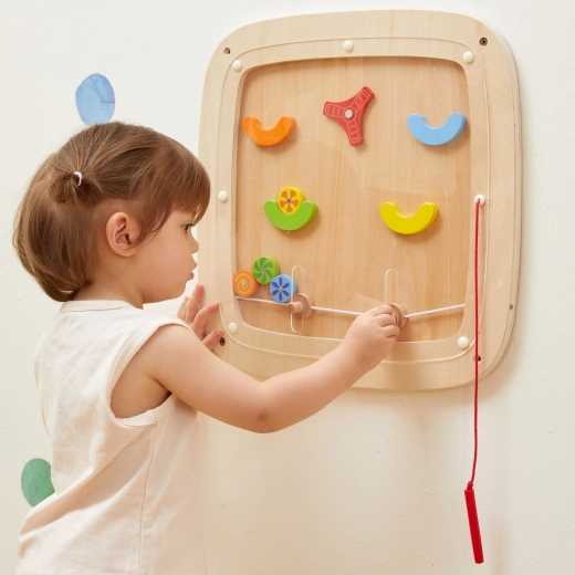 Nástenná úspora miesta a bezpečná hra