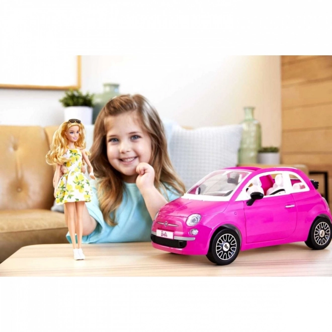 Barbie bábika s Fiat 500 kabrioletom