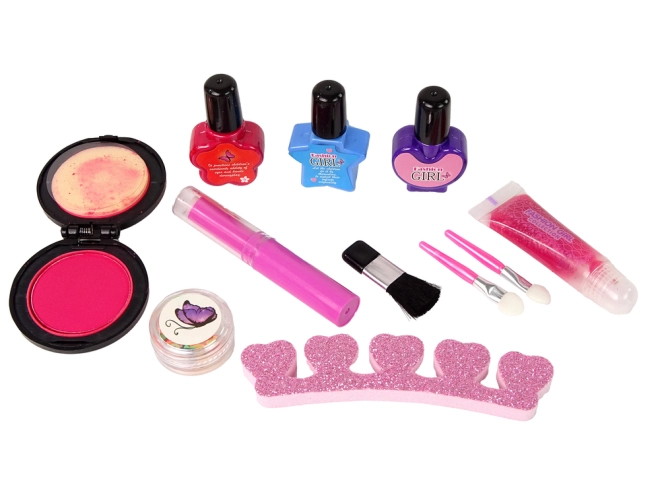 Kompletný make-up a manikúra v jednom