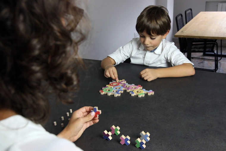 Rozvíja logiku, predstavivosť a stratégiu