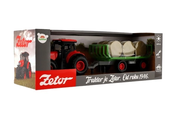 Traktor Zetor s vlekom a balíkmi