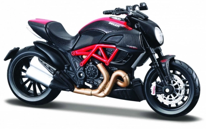 Model kovového motocykla Ducati Diavel Carbon 1:18