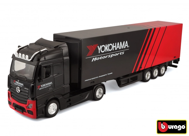 Kamión Mercedes-Benz Actros s Návěsom Yokohama