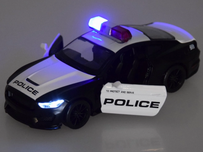 Policajné auto Ford Shelby GT350 s efektmi