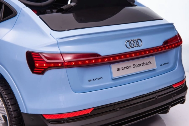 Auto na akumulátor Audi E-Tron modré