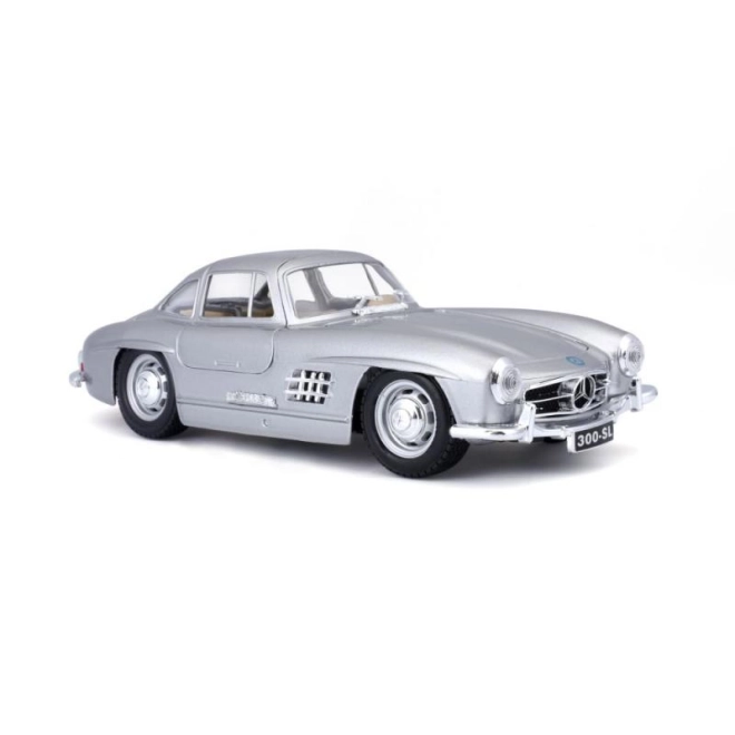 Bburago 1:24 Mercedes Benz 300SL strieborný 18-22023