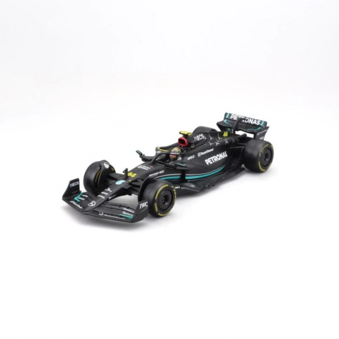 Model Mercedes-AMG F1 W14 E Performance 2023 s Georgom Russellom