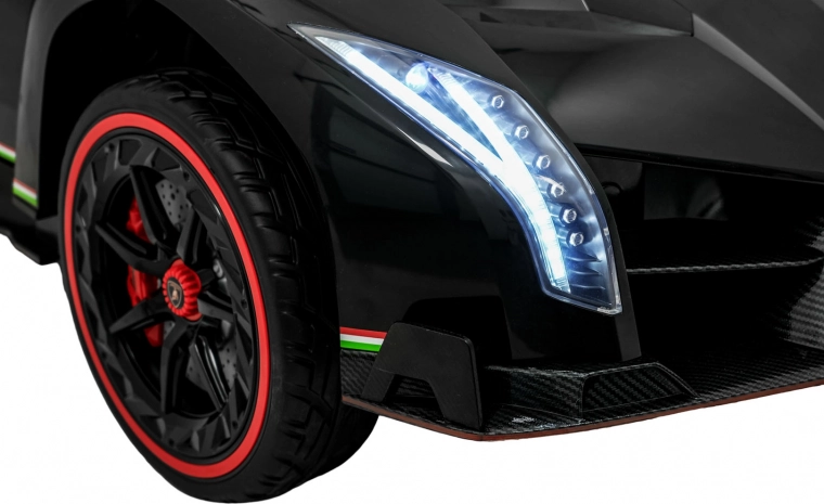 Silný pohon 4×45 W a plynulý štart