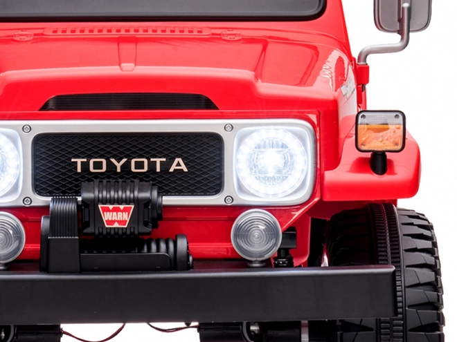 Detské elektrické auto Toyota Land Cruiser – Červená