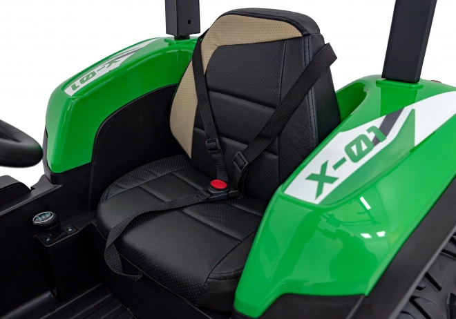 Detský traktor so zeleným prívesom