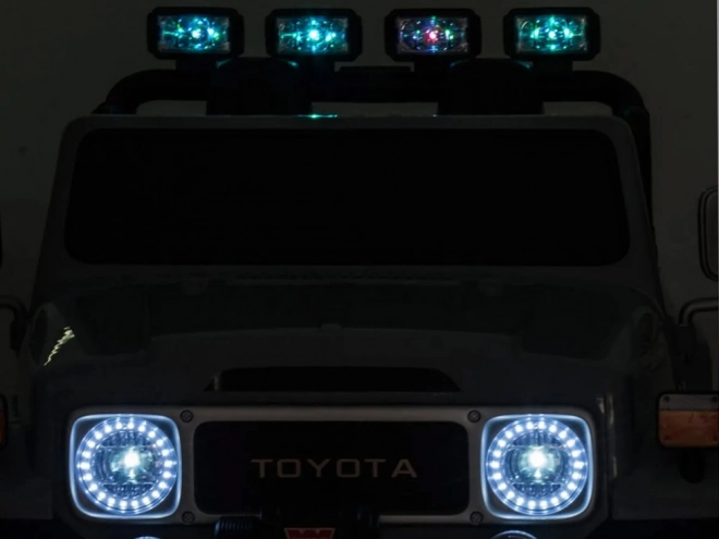 Detské elektrické auto Toyota Land Cruiser – Šedá
