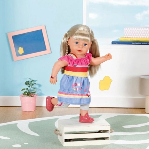 Stojí sama a je skvelo pohyblivá