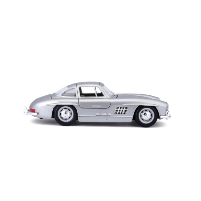 Bburago 1:24 Mercedes Benz 300SL strieborný 18-22023