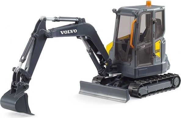 Bruder rýpadlo VOLVO ECR40 – detský pásový bager 1:16